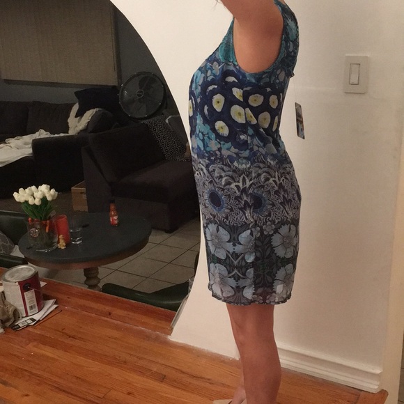 Women’s Dress - Picture 2 of 4